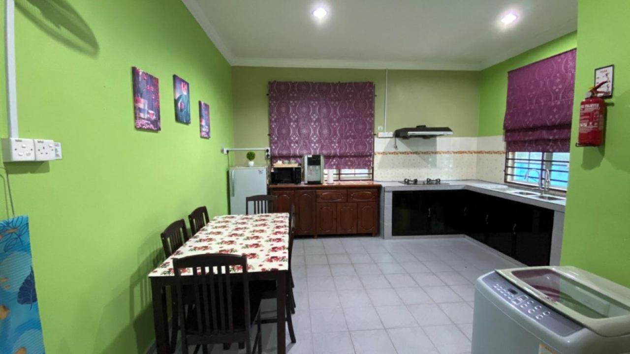 Seri Idaman Guest House  Pasir Mas Bagian luar foto