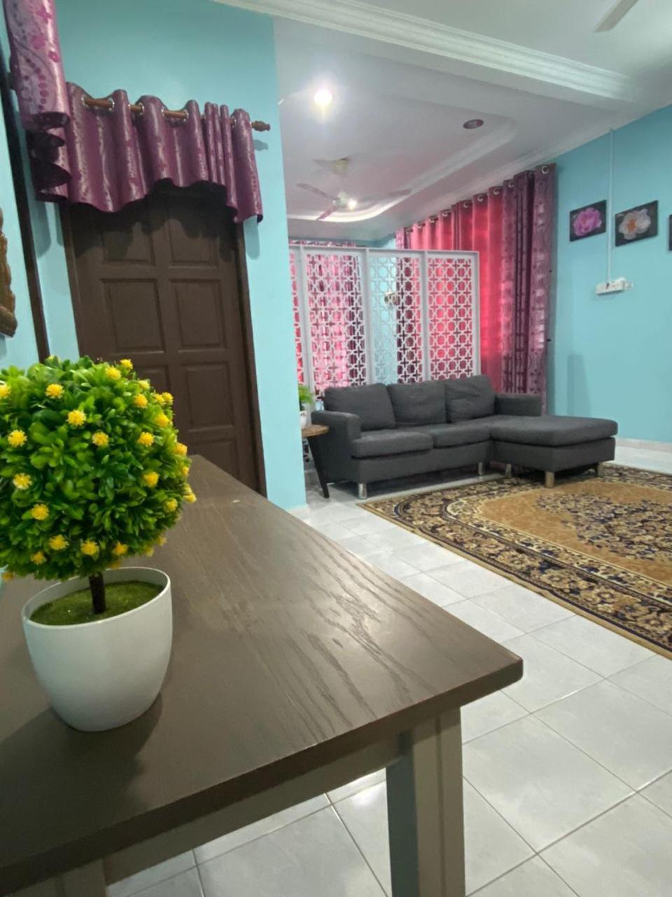 Seri Idaman Guest House  Pasir Mas Bagian luar foto